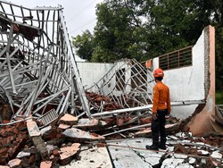 Video: Atap SMK di Bogor Ambruk gegara Angin Kencang, 5 Siswa Masih Dirawat