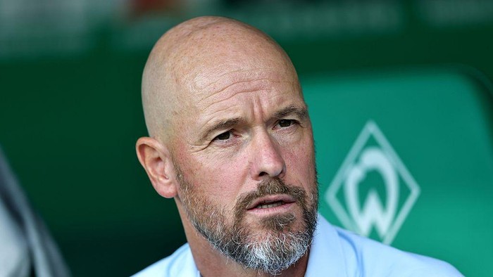BREMEN, GERMANY - AUGUST 30: Head coach Erik Ten Hag of Bayer 04 Leverkusen is seen prior to the Bundesliga match between SV Werder Bremen and Bayer 04 Leverkusen at Weserstadion on August 30, 2025 in Bremen, Germany. (Photo by Christof Koepsel/Getty Images)