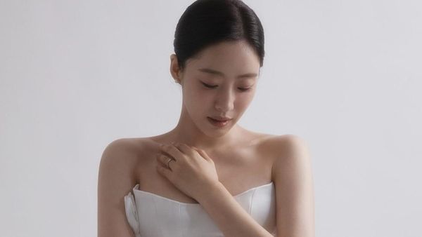 Eunjung T-Ara Anggun di Foto Pernikahan