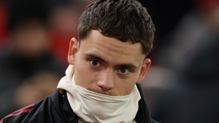 Soccer Football - Premier League - Liverpool v Aston Villa - Anfield, Liverpool, Britain - November 1, 2025 Liverpools Florian Wirtz before the match REUTERS/Phil Noble EDITORIAL USE ONLY. NO USE WITH UNAUTHORIZED AUDIO, VIDEO, DATA, FIXTURE LISTS, CLUB/LEAGUE LOGOS OR LIVE SERVICES. ONLINE IN-MATCH USE LIMITED TO 120 IMAGES, NO VIDEO EMULATION. NO USE IN BETTING, GAMES OR SINGLE CLUB/LEAGUE/PLAYER PUBLICATIONS. PLEASE CONTACT YOUR ACCOUNT REPRESENTATIVE FOR FURTHER DETAILS..