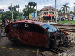 Calya Tertabrak KA di Sleman Ditumpangi Pasutri dan 2 Balita, Begini Kondisinya