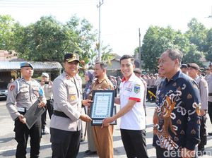 Polres Kediri Anugerahkan 53 Penghargaan ke Anggota dan Masyarakat