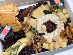 Paduan Unik! Ketika Keju Prancis Bertemu Gado-Gado khas Indonesia