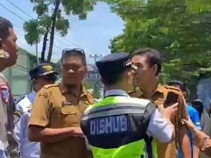 Kepsek-Guru SMP di Makassar Ngamuk Mobil Digembok gegara Parkir Sembarangan