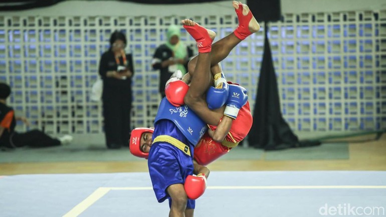 Menurut panitia pelaksana, pertandingan hari ini merupakan bagian dari rangkaian babak penyisihan hingga semifinal yang akan menentukan siapa saja yang berhak melaju ke babak final pada hari berikutnya. Selain kategori Sanda, turnamen wushu Popnas 2025 juga mempertandingkan nomor Taolu atau jurus, yang sebelumnya telah digelar di lokasi yang sama.