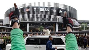 Momen Prabowo Sapa Ojol-Anker Usai Resmikan Stasiun Tanah Abang Baru