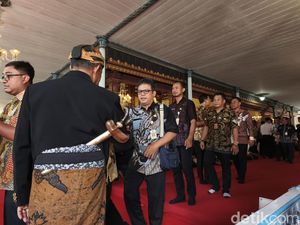 Suasana Berkabung Keraton Solo Hari Ini, Pelayat PB XIII Terus Mengalir