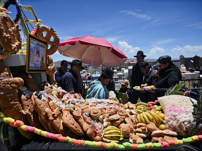 Tarian dan Roti Tradisional, Tradisi Unik Bolivia Rayakan Hari Orang Mati