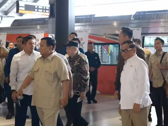Prabowo tiba di Stasiun Tanah Abang Baru (dok. YouTube Setpres)