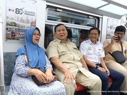Kesan Prabowo Naik KRL Manggarai-Tanah Abang