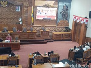 Pemkot-DPRD Denpasar Bahas Ranperda Atur Kabel Semrawut