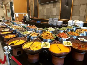 Buah Tinggi Protein buat Diet hingga Rekomendasi Nasi Kapau Enak