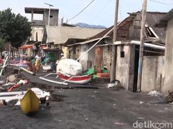 500 KK di Ampenan Mataram Terdampak Banjir Rob, Warga Dievakuasi