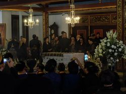 Rangkaian Prosesi Antar Jenazah PB XIII dari Keraton Solo ke Imogiri