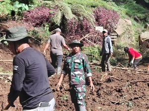 Akses Menuju Air Terjun Coban Talun Kota Batu Tertutup Longsor