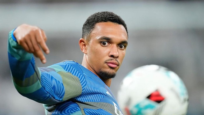 Trent Alexander-Arnold right-back of Real Madrid and England  during the warm-up before the La Liga EA Sports match between Real Madrid CF and Valencia CF at Estadio Santiago Bernabeu on November 1, 2025 in Madrid, Spain. (Photo by Jose Breton/Pics Action/NurPhoto via Getty Images)