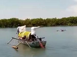 Viral Jenazah Dibawa Pakai Perahu karena Jembatan Roboh di Lombok Timur