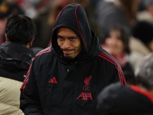 Rooney: Dear Van Dijk, Akui Saja Kalau Lagi Menurun