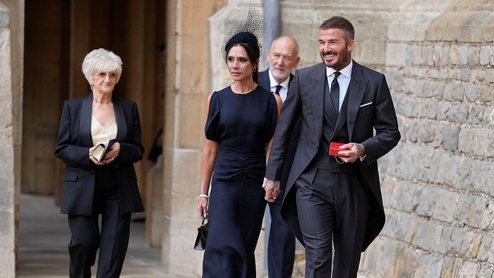 WINDSOR, ENGLAND - NOVEMBER 4: Sir David Beckham poses with his wife Lady Victoria after he was made a Knight Bachelor at an investiture ceremony at Windsor Castle on November 4, 2025 in Windsor, England. (Photo by Andrew Matthews - Pool/Getty Images)