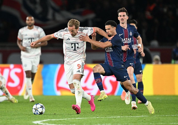 04 November 2025, France, Paris: Soccer: Champions League, Paris Saint-Germain - Bayern Munich, Preliminary Round, Matchday 4, Parc des Princes. Warren Zaïre-Emery (r, Paris Saint-Germain) against Harry Kane (Bayern Munich). Photo: Federico Gambarini/dpa (Photo by Federico Gambarini/picture alliance via Getty Images)