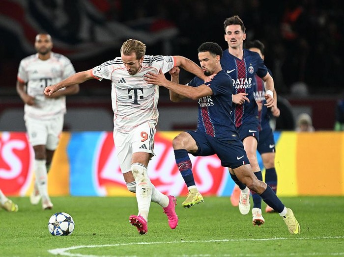 04 November 2025, France, Paris: Soccer: Champions League, Paris Saint-Germain - Bayern Munich, Preliminary Round, Matchday 4, Parc des Princes. Warren Zaïre-Emery (r, Paris Saint-Germain) against Harry Kane (Bayern Munich). Photo: Federico Gambarin