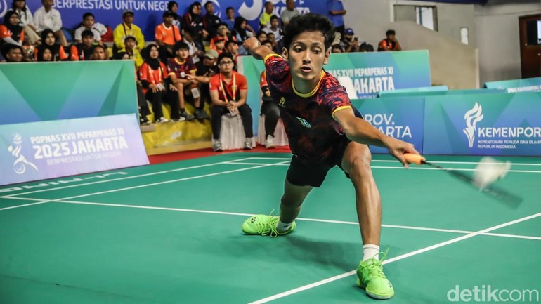 Muhammad Hidayat menang rubber set 14-21, 21-12, 21-14.