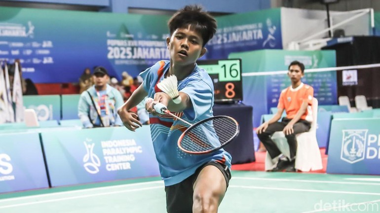 Sejak gim pertama, Kenji tampil agresif dengan serangan-serangan cepat dan penempatan bola akurat yang membuat Muhammad Hidayat sempat kesulitan mengimbangi ritme permainan lawan.