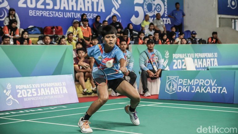 Pertandingan tersebut menjadi salah satu laga menarik pada hari pertama turnamen, menampilkan semangat juang tinggi dan teknik permainan yang menghibur para penonton.