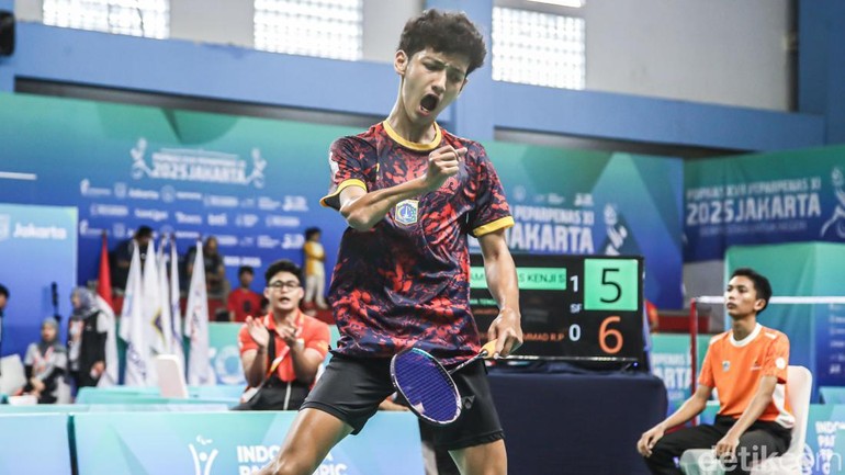 Pada gim penentuan, pertandingan semakin intens. Kedua atlet saling beradu teknik dan stamina, namun Muhammad Hidayat yang didukung penuh oleh rekan setim dan penonton tuan rumah berhasil menjaga konsistensinya.