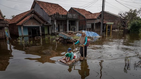 Penampakan Banjir Genangi 7 Dusun di Sayung Demak