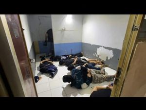 BNN-Brimob Gerebek Sarang Narkoba Kampung Bahari Jakut, 18 Orang Ditangkap