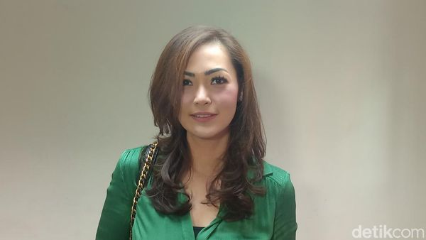 Christy Jusung Gak Mau Bahas soal Sabrina Alatas
