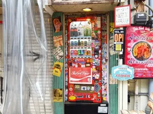 Hidden Gem di Tokyo, Restoran Ini Tersembunyi di Balik Mesin Soda