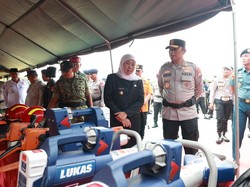 Kapolda dan Gubernur Jatim Tinjau Kesiapan Peralatan SAR