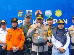 Tim Tanggap Bencana Polda Metro Patroli Deteksi Pohon Tua Antisipasi Tumbang
