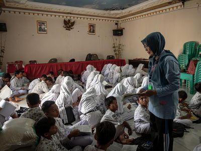 Banjir Genangi SDN 1 Sayung, Kegiatan Belajar Mengajar Dipindah ke Balai Desa