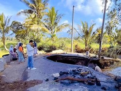 Hujan Deras, Jembatan Penghubung Dua Desa di Lombok Timur Terputus