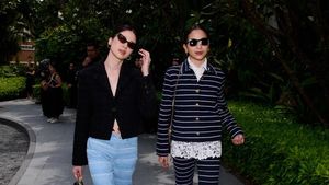 Foto: Gaya Kasual Elegan Laura Basuki dan Putri Marino di Show Chanel
