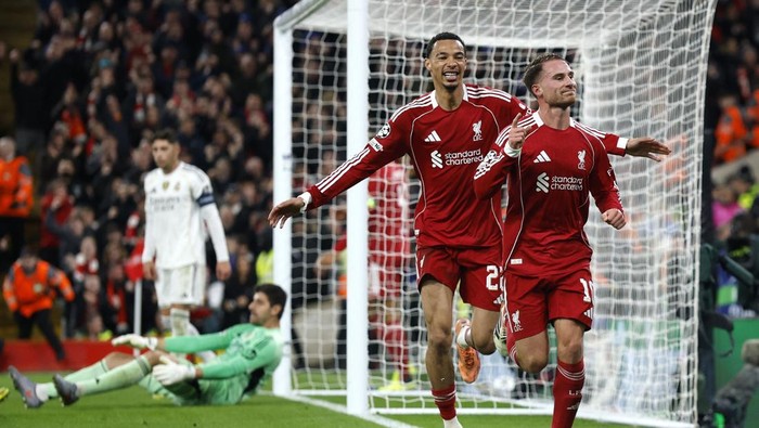 Soccer Football - UEFA Champions League - Liverpool v Real Madrid - Anfield, Liverpool, Britain - November 4, 2025 Liverpools Alexis Mac Allister celebrates scoring their first goal with Hugo Ekitike Action Images via Reuters/Jason Cairnduff