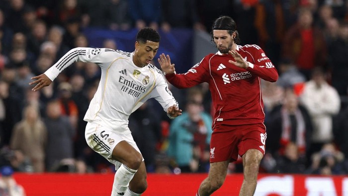 Soccer Football - UEFA Champions League - Liverpool v Real Madrid - Anfield, Liverpool, Britain - November 4, 2025 Real Madrids Jude Bellingham in action with Liverpools Dominik Szoboszlai Action Images via Reuters/Jason Cairnduff