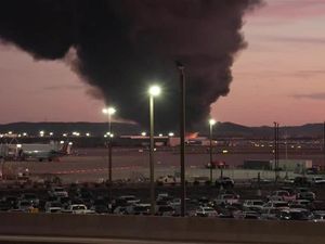 Video: Detik-detik Pesawat Kargo UPS Jatuh di Dekat Bandara Louisville AS