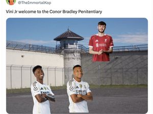 Meme Kocak Mbappe dan Vinicius Jr Dikantongi Conor Bradley