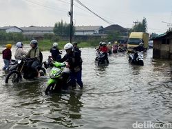 Keluh Warga soal Banjir di Jalan Sapan Bandung