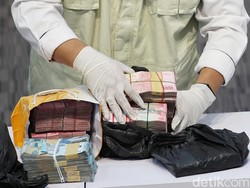 Video: Duit Rp 1,6 M Sitaan OTT Gubernur Riau Abdul Wahid