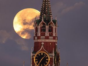 Video: Fenomena Supermoon Beaver Moon di Berbagai Negara