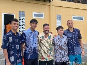 Senangnya Pemain PSS Sleman Dapat Batik Usai Latihan, dari Siapa?