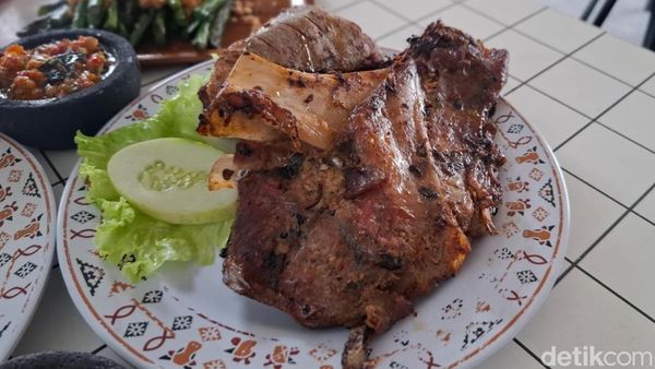 Smoky dan Juicy! Menu Rahang Tuna Asap di Bintaro Ini Bikin Nagih