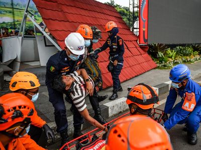 Simulasi Tanggap Bencana di Bandung, Latih Kesiapsiagaan Petugas SAR