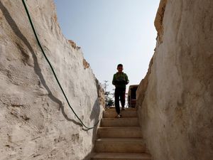 Terusir dari Tanah Sendiri, Warga Palestina Bertahan di Gua