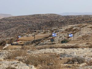 Video: Ulah Pemukim Yahudi Serang Warga Palestina dengan Batu